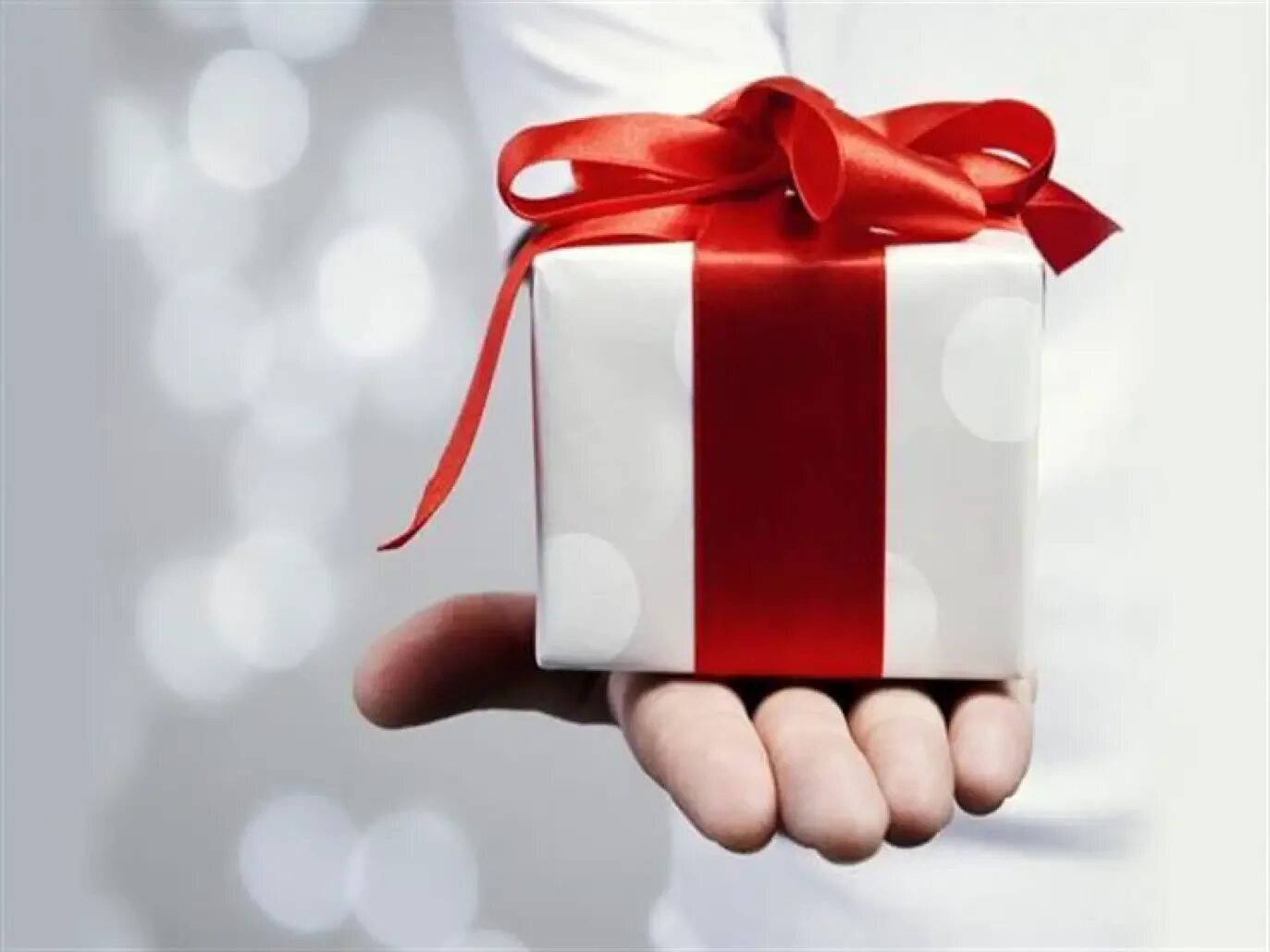 К чему снится дарить подарки умершему. К чему снится дарить подарки умершему. К чему снятся мёртвые родственники. Сонник видеть как дарят цветы. Американский подарок в жизни.