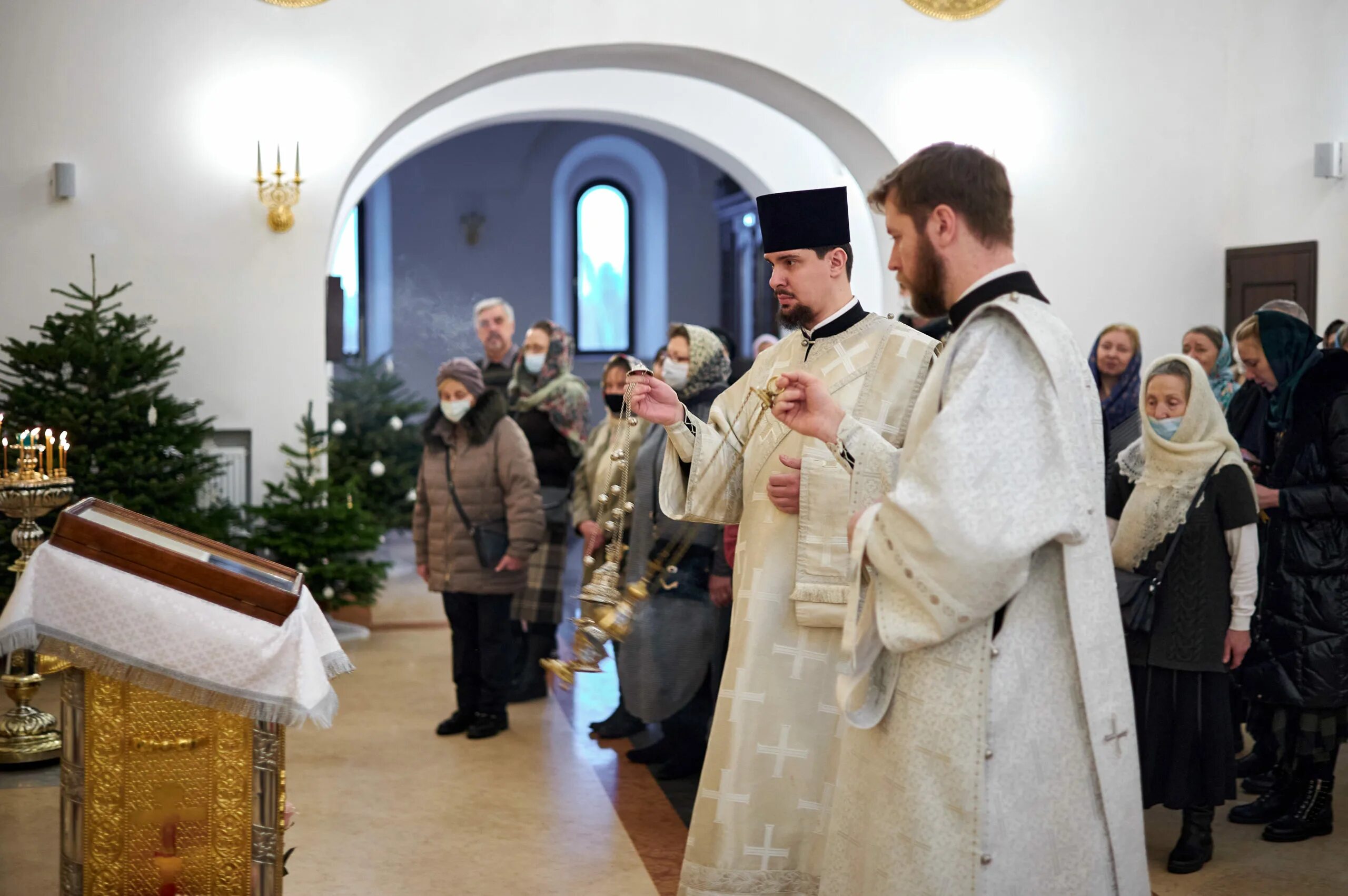 Служба в церкви в сочельник. 01. Службы в сочельник 6 января. Рождество в митино константина и елены. Рождественский сочельник богослужение.