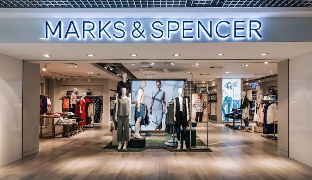 Маркс энд спенсер платья перуна коллекция 2013. Gap и marks & spencer. Магазин маркс и спенсер в лондоне. Спенсер интернет магазин. Шрифт спенсера.