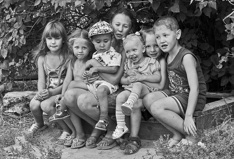 мультяшные дети. девочки нашего двора. детвора в деревне. дети дружно. ребята детишки.