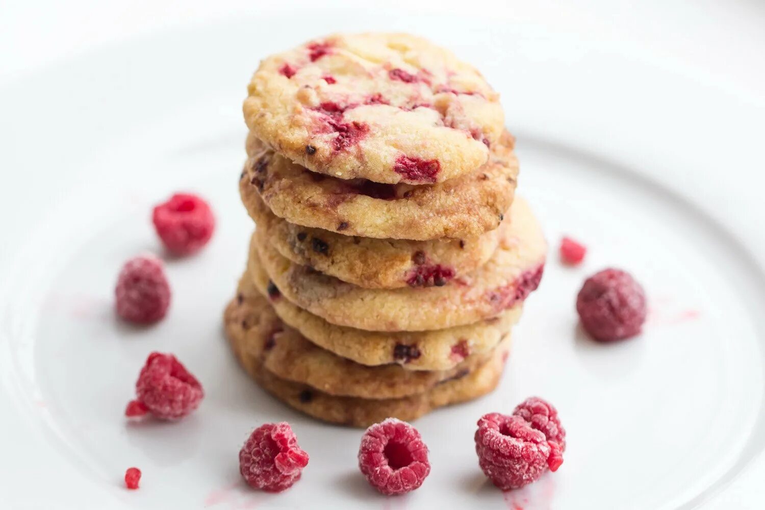 Малиновое печенье. Малиновое печенье. Песочное печенье с малиной. Шарлиз печенье с малиновым джемом. Песочное печенье с малиной.