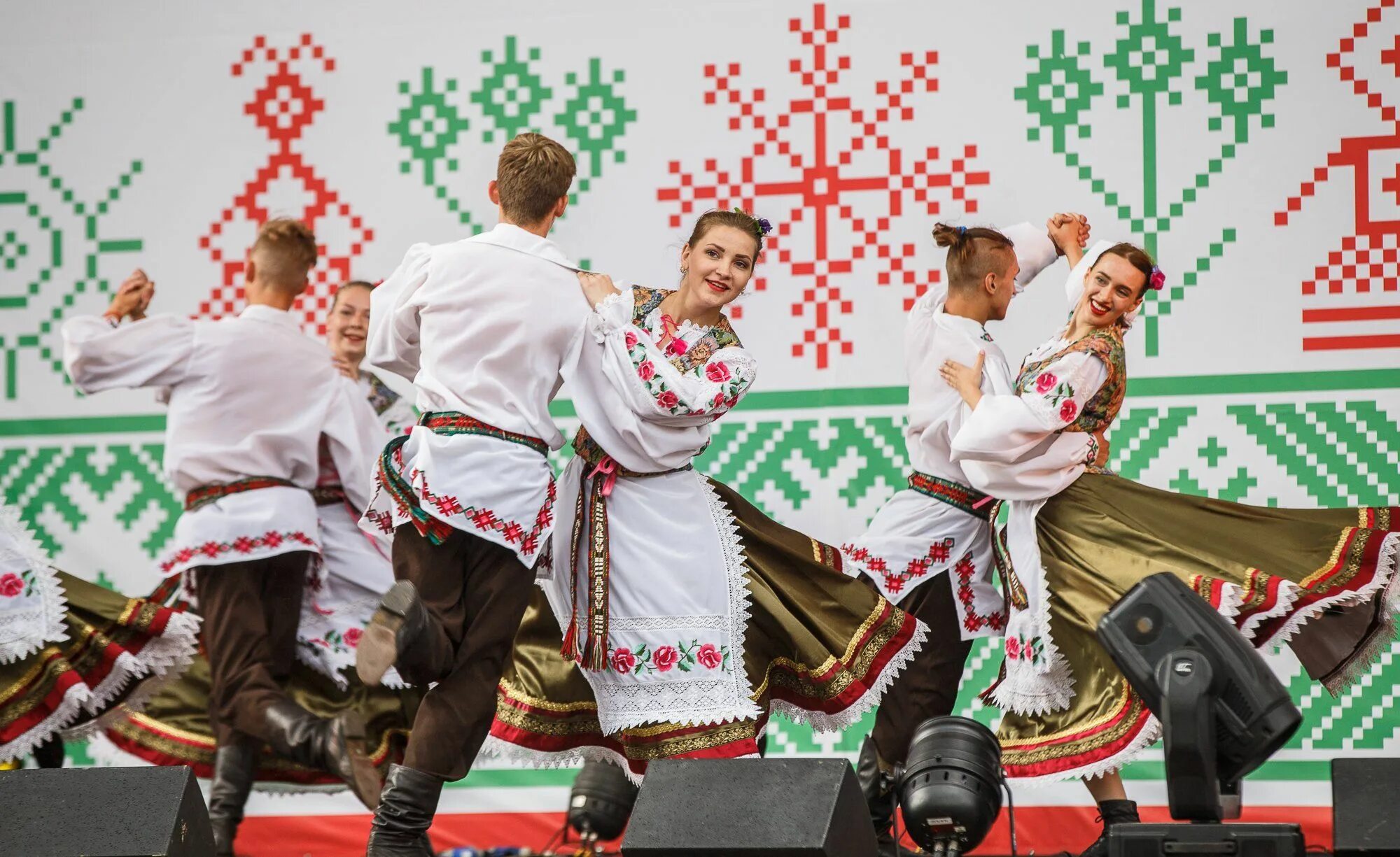 1 национальный белорусский. Культура Беларуси. Традиционная культура Беларуси. Белорусские национальные гуляния. Народная культура Белоруссии.