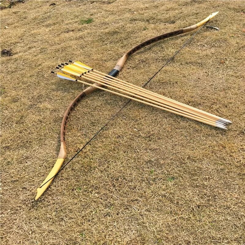 Самодельный лук и стрелы. Деревянный лук со стрелами. Самодельные стрелы для лука. Самодельные луки и стрелы. Стрелы для лука.