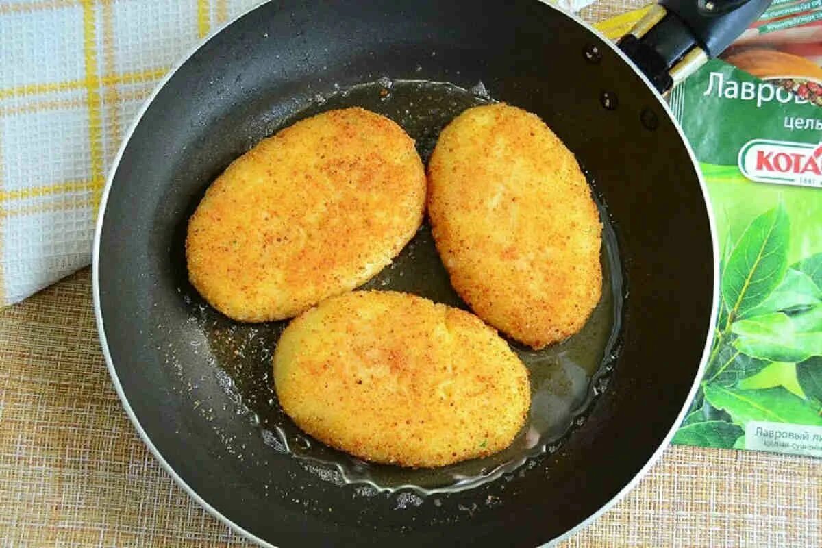 Зраза с манкой. Манные зразы. манные зразы с мясом. зразы с манкой. манные зразы с яйцом.