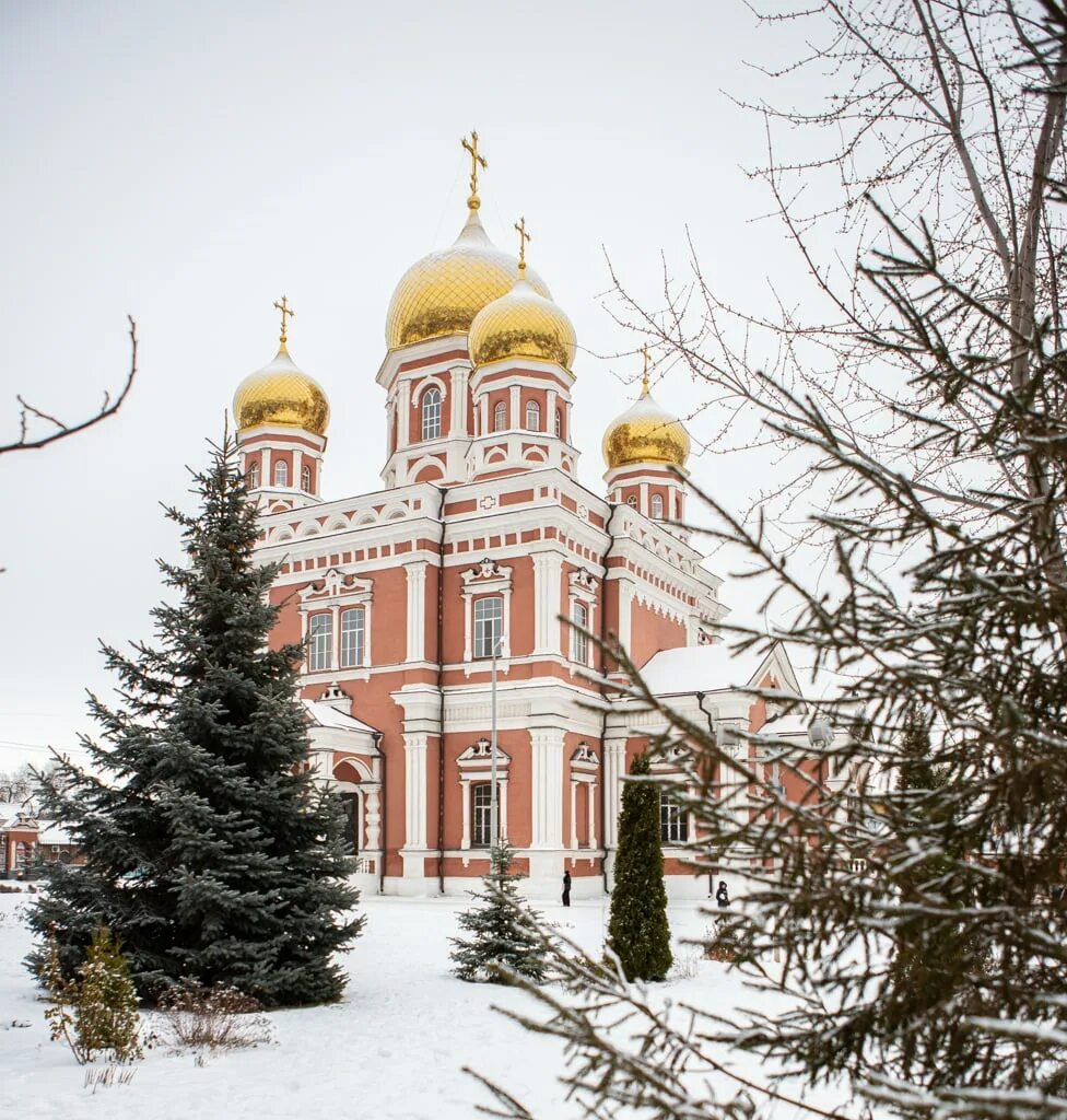 Как работают храмы 8 января. Собор николая чудотворца кемерово. Трифонов монастырь вода. Новичиха церковь 6 января богослужение. Храм преподобного сергия радонежского дзержинск.