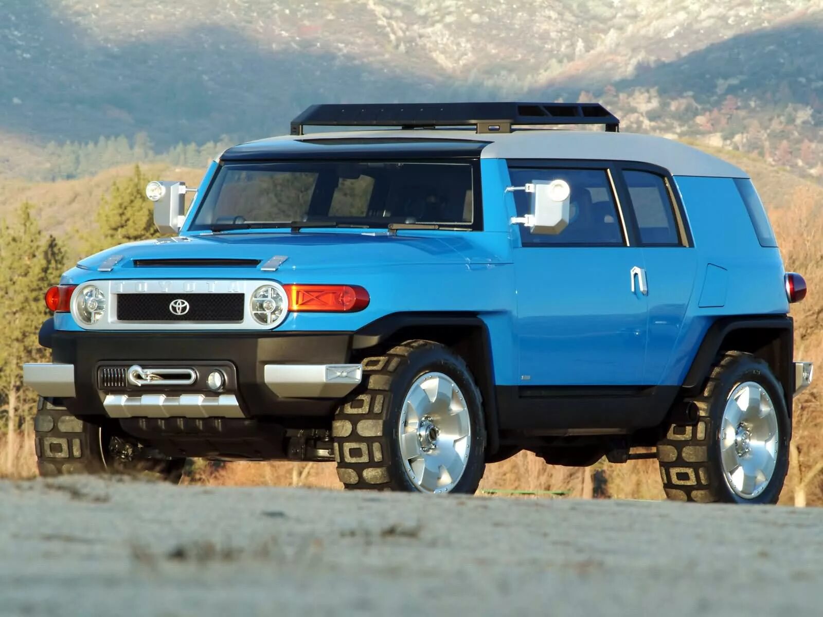 Лучшие автомобили полный привод. Toyota FJ Cruiser 2003. Toyota FJ Cruiser 2007. Toyota FJ Cruiser концепт 2003. Land Cruiser FJ Cruiser.