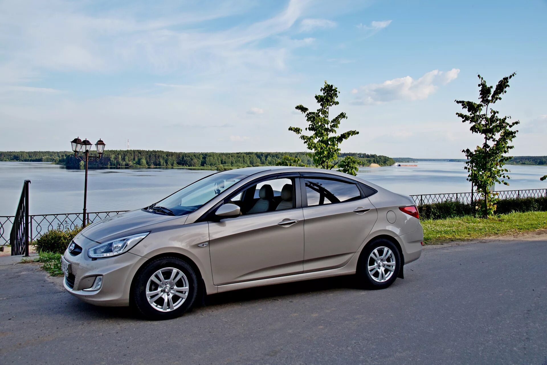 Solaris картинка. Hyundai solaris 2013 1.6. hyundai solaris 2015. хендай солярис 1. solaris hyundai 1.3.