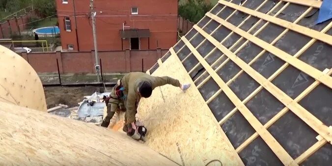 Плоская крыша из осб. Шаг обрешётки под мягкую кровлю осб 9 мм. Осп для кровли. Шаг обрешетки мягкая кровля осп 9 мм. Осп для кровли.
