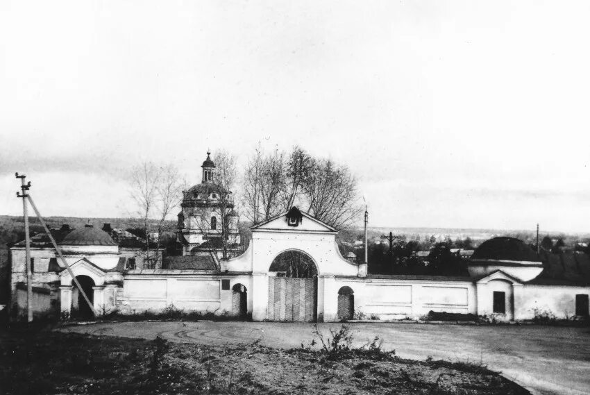 Малоярославец 19 века. Старая садовая малоярославец. Казанская церковь малоярославец. Малоярославец старый город. Киров калужская область в 20 веке.