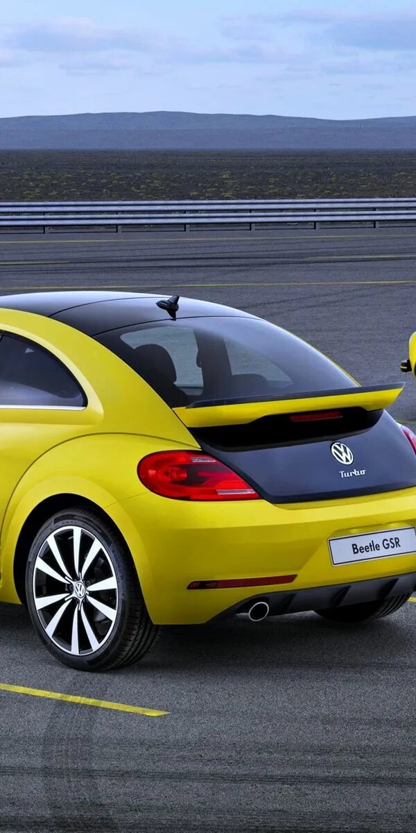 Фольксваген Нью Битл 2014. Volkswagen Beetle. Фольксваген Битл желтый. Volkswagen Beetle хэтчбек. Volkswagen желтый