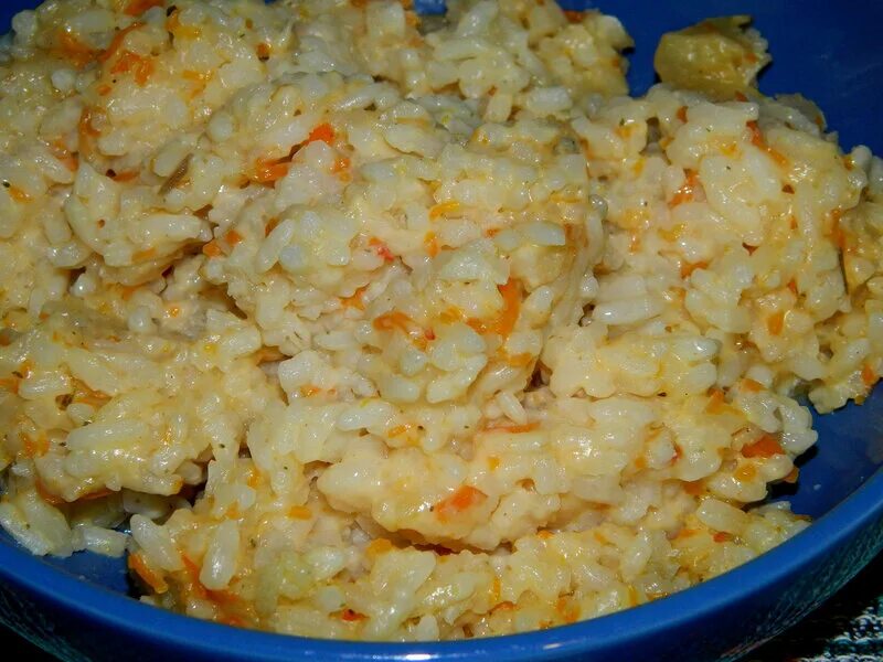 рис со сливочным сыром. ризотто с курицей и пармезаном. рис с сырным соусом. рис с мягким сыром. ризотто фото.