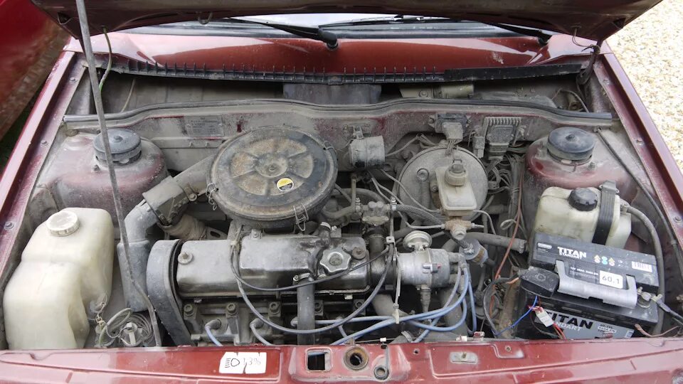 Моторный отсек ваз 21099 инжектор. Подкапотное пространство ваз 2109 карбюратор. Подкапотное пространство ваз 2109. Подкапотное пространство ваз 2109. Подкаплька ваз 2109 карб.