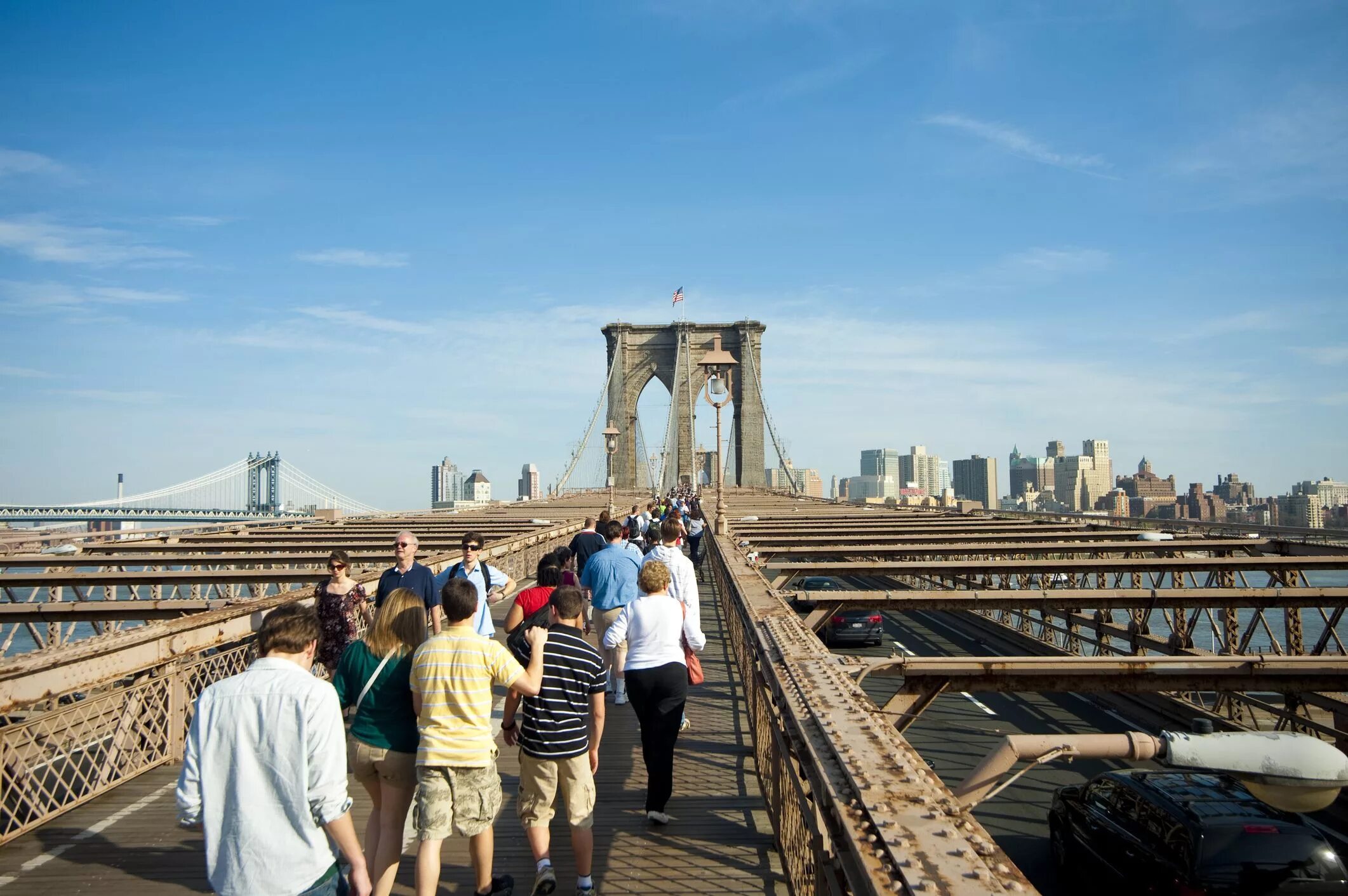 Сколько мостов в америке. Бруклинский мост 2001. Бруклин мост 2022. Прогулка по Бруклинскому мосту. Бруклинский мост смотровая площадка.