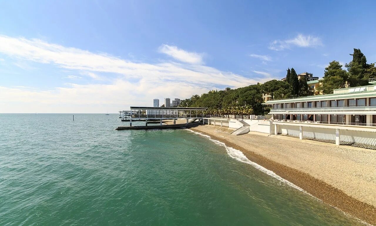 Городской пляж огонек в адлере. Черное море пляж адлер. На море сайт адлер. Орбита-1 адлер. Адлер курортный городок.