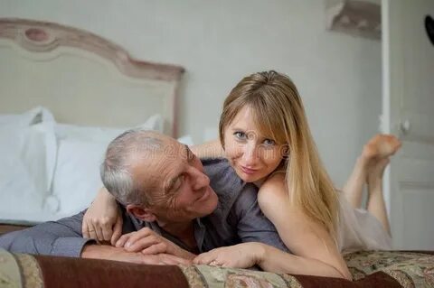 Старые мужики постели с женщинами
