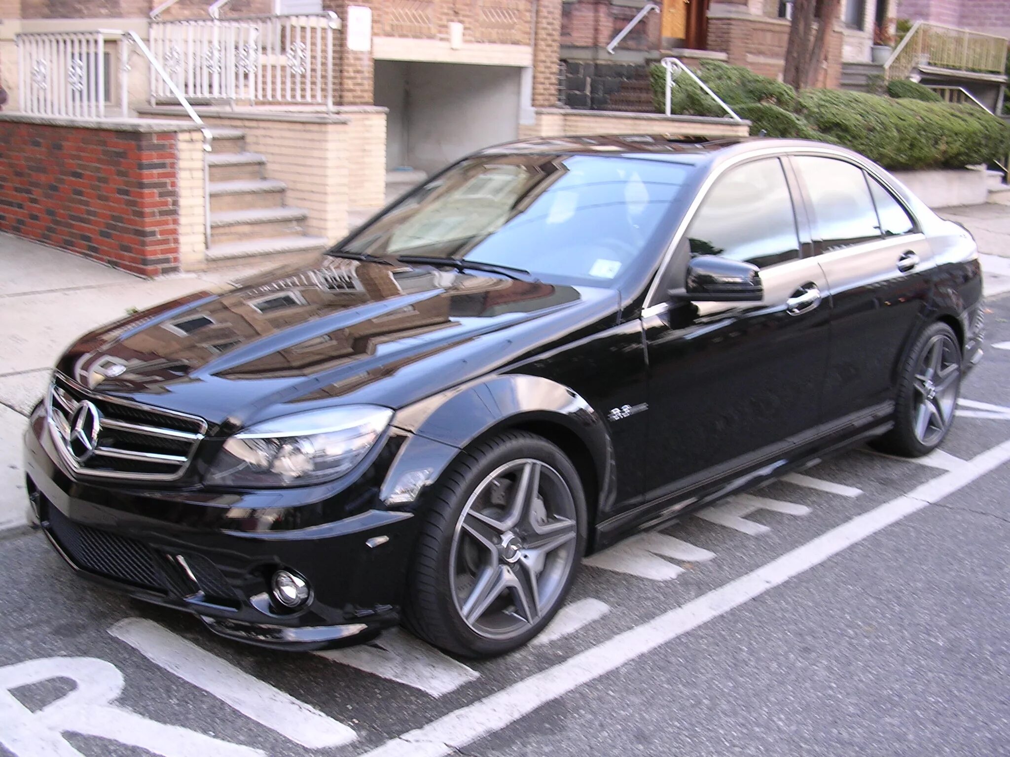 Купить мерседес 2010. Mercedes c 2010 AMG. Mercedes AMG 2010. Mercedes Benz c63 AMG 2010. Мерседес-Бенц AMG C 63 2010.