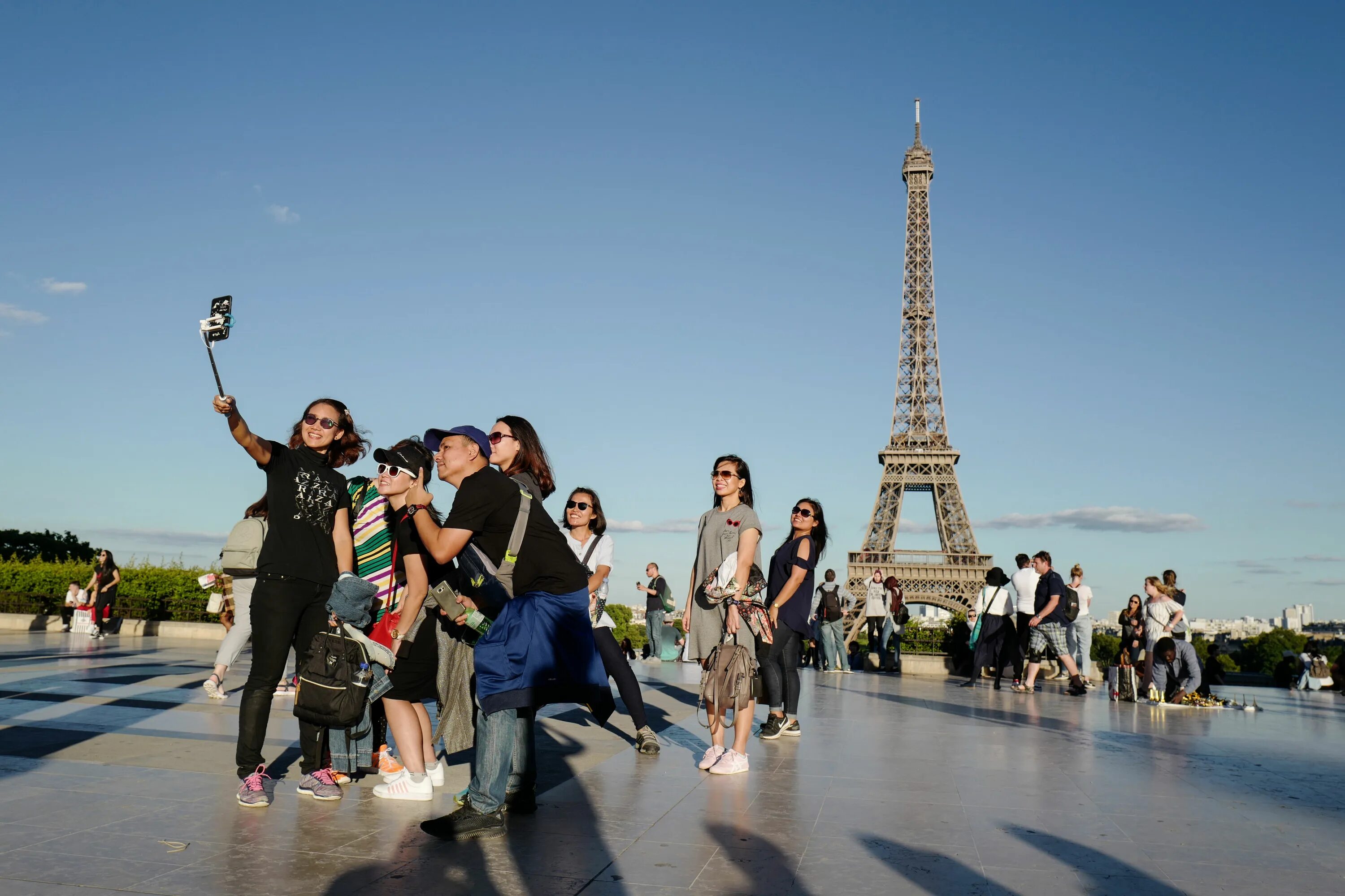 He was a tourist. Туризм во Франции. Экскурсионный туризм во Франции. Туризм Франция 2023. Франция лето турист.