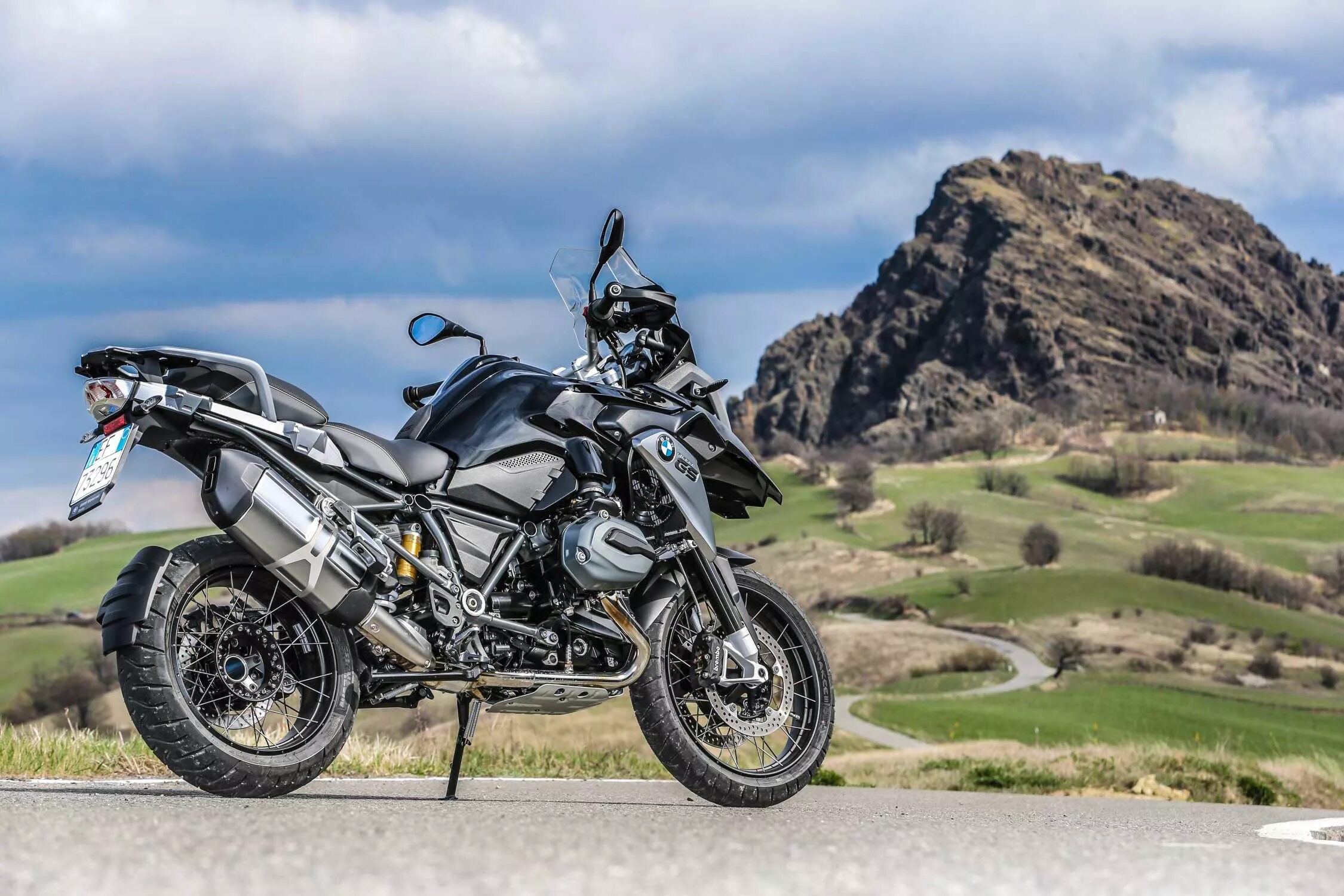 Топ тур эндуро. Турэндуро bmw gs 1200. r1200gs triple black. bmw gs 1200 black. bmw gs 1200 adventure 2016.