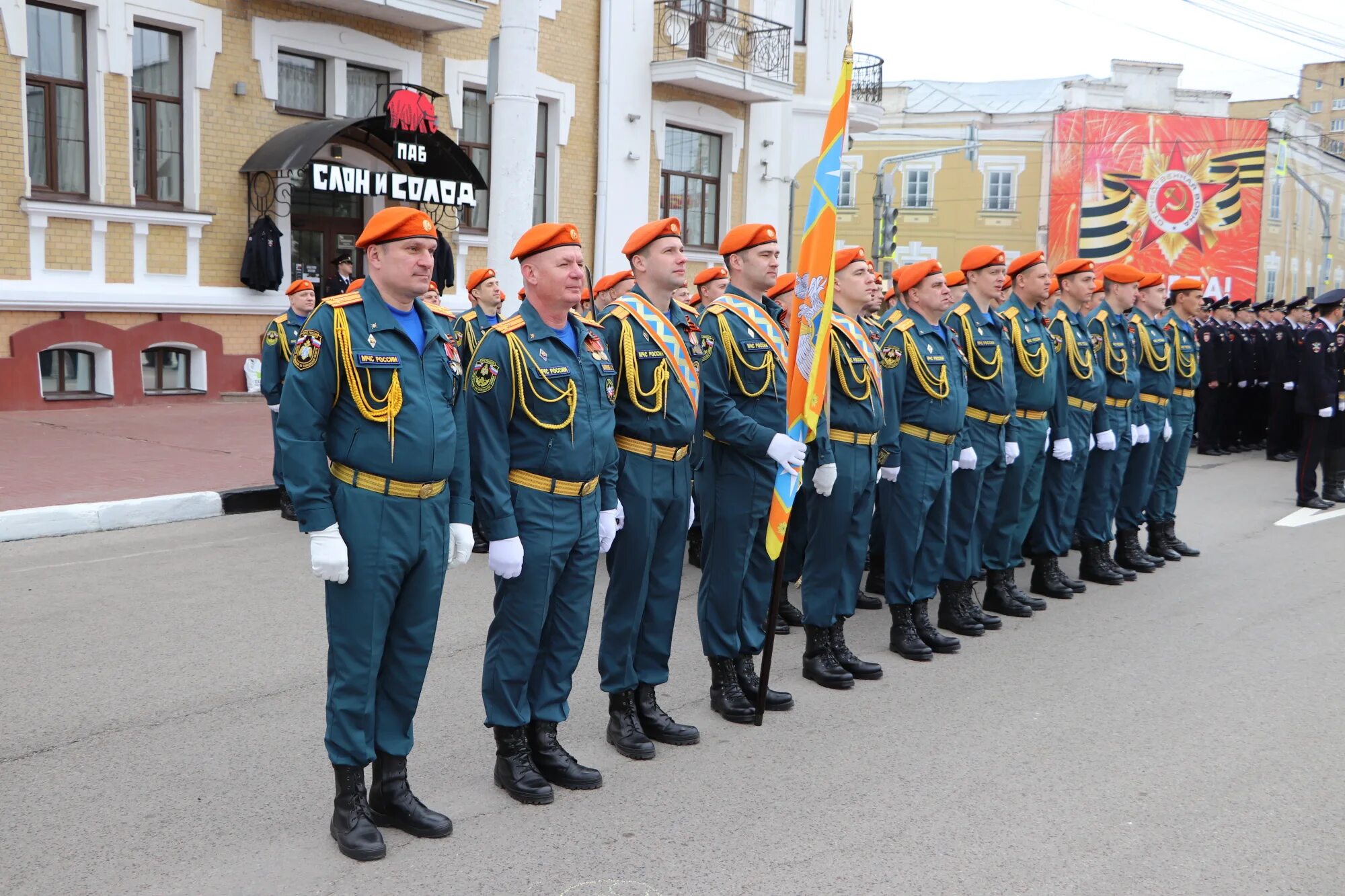 Парад мчс. Парад Победы Тамбов. Парад Победы МЧС Тамбов. Парад Победы 2021 Тамбов. Площадь Ленина Тамбов парад.