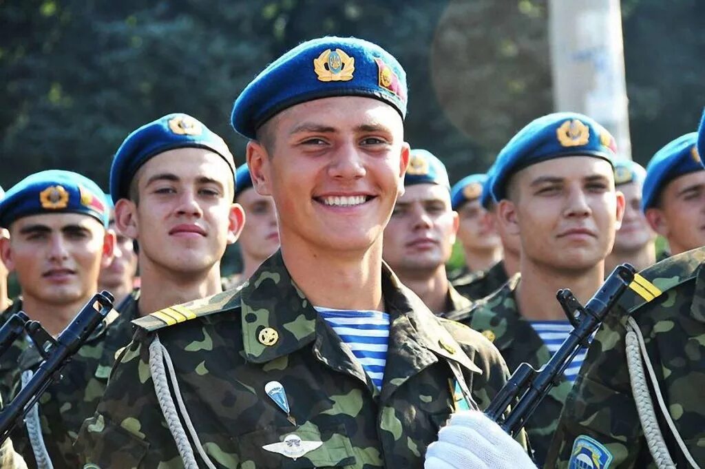 Десант и вв. Солдат вдв. воздушно-десантные войска украины. берет десантника. украинские десантники.