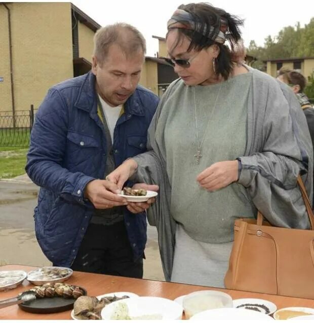 Древнов муж Гузеевой.