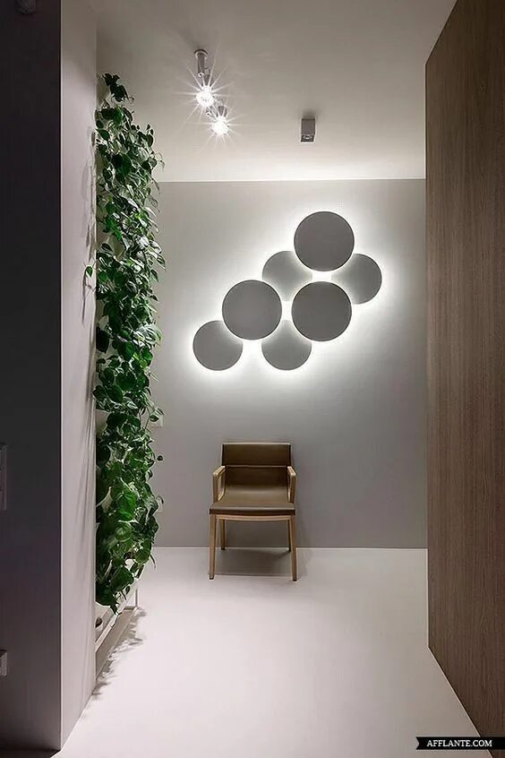 Глаз свет на стенах. Бра Puck Wall Art Vibia. Необычный декор стен. Светильники в коридор. Стильный декор на стену.