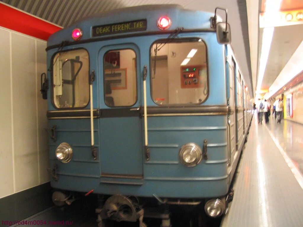 Поезд еж3 сбоку. Ев3 вагон метро. Вагон типа ев. Вагон метро еж3 и номерной. Вагон типа ев.