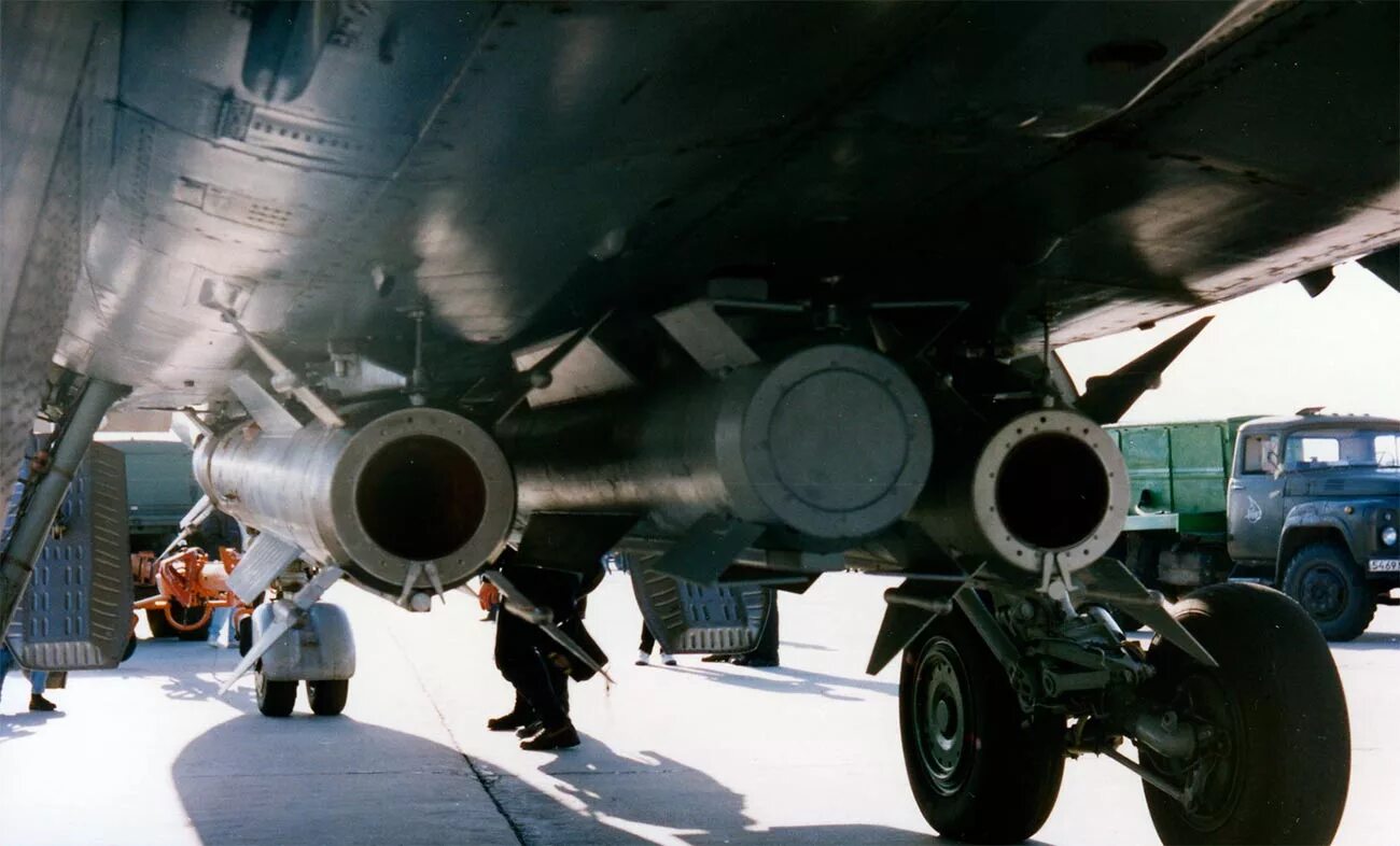 Р 37. Р-37 ракета «воздух-воздух». Р-37 (РВВ-БД). Ракеты воздух-воздух миг-31. РВВ-БД ракета.
