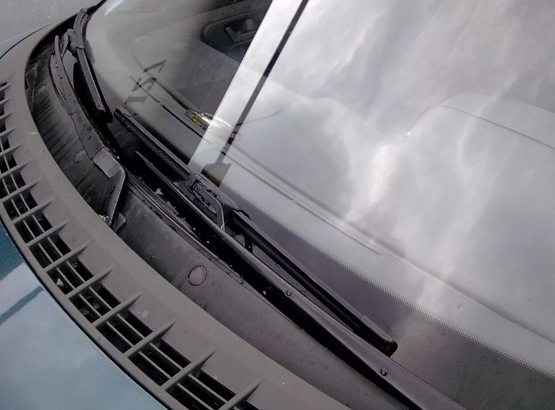 Дворники на машине. Щетки стеклоочистителя размер 26/16. Бескаркасные дворники на машине. Бескаркасные щетки стеклоочистителя на авто. Щетка стеклоочистителя хайлендер 2014 год u4.