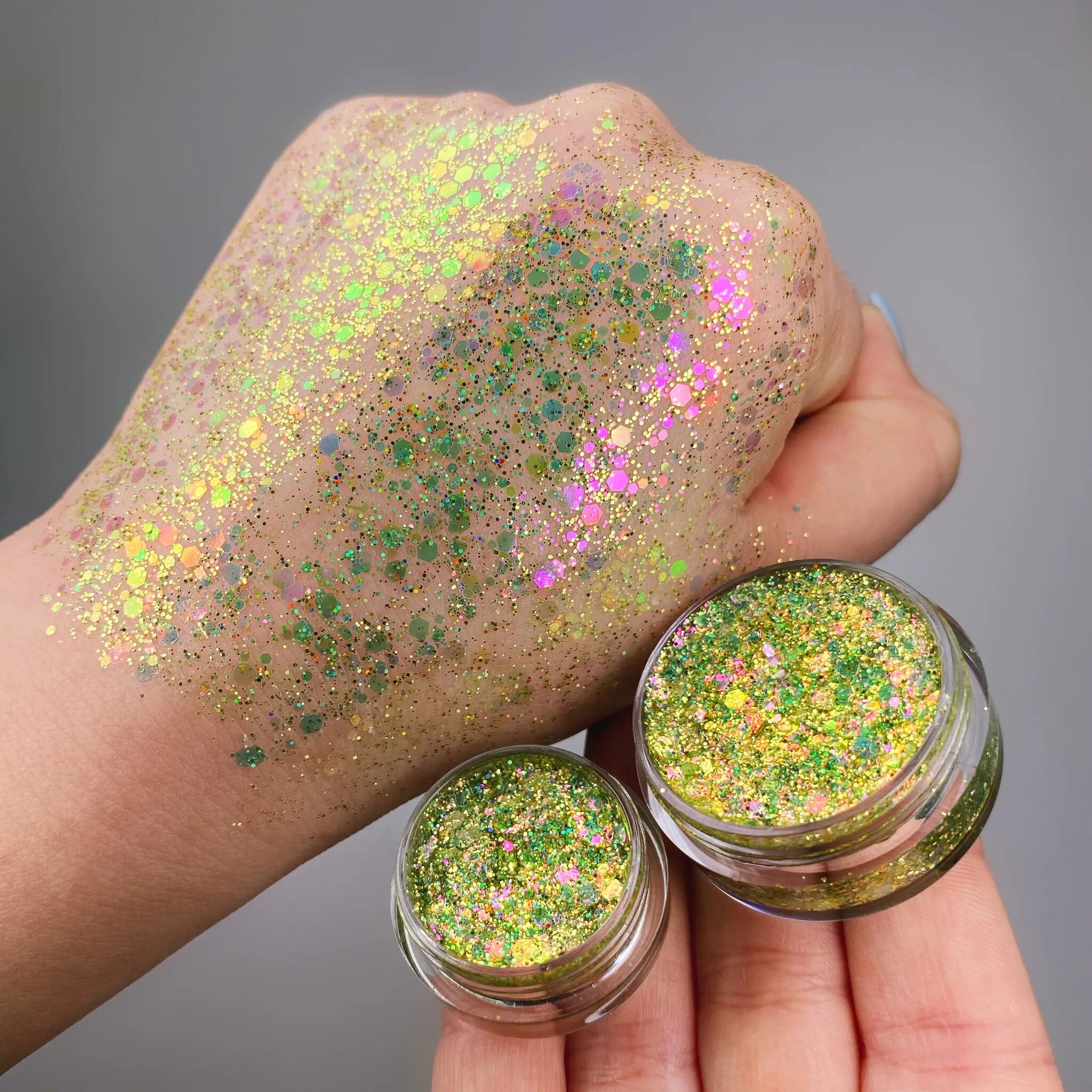 Глиттер bo705. Блестки на лице. Soda глиттер bibo. Глиттер bibity. Глиттер paula.