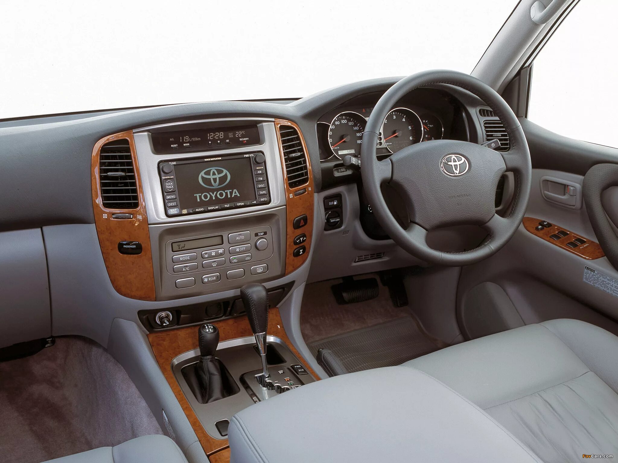 Тойота ленд крузер 100 2005 салон. Toyota land cruiser 100 vx. Тойота ленд крузер 100 2007 салон. Toyota land cruiser 100 2005. Toyota lc 100.