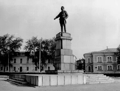 Памятники кирова годы
