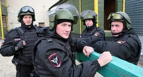 Служащий омона
