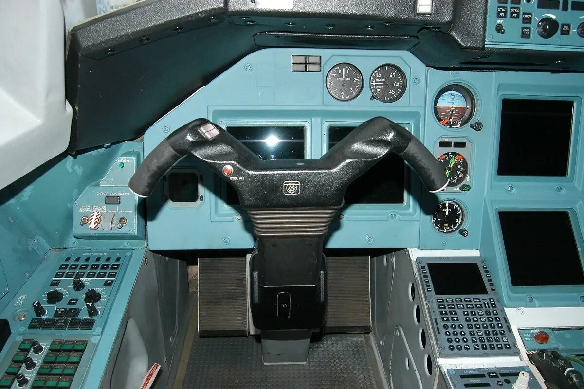 Теплоход. Капитанский мостик подводной лодки. Ту 160 кабина. Ту 124 кабина. B 17 flying fortress cockpit.