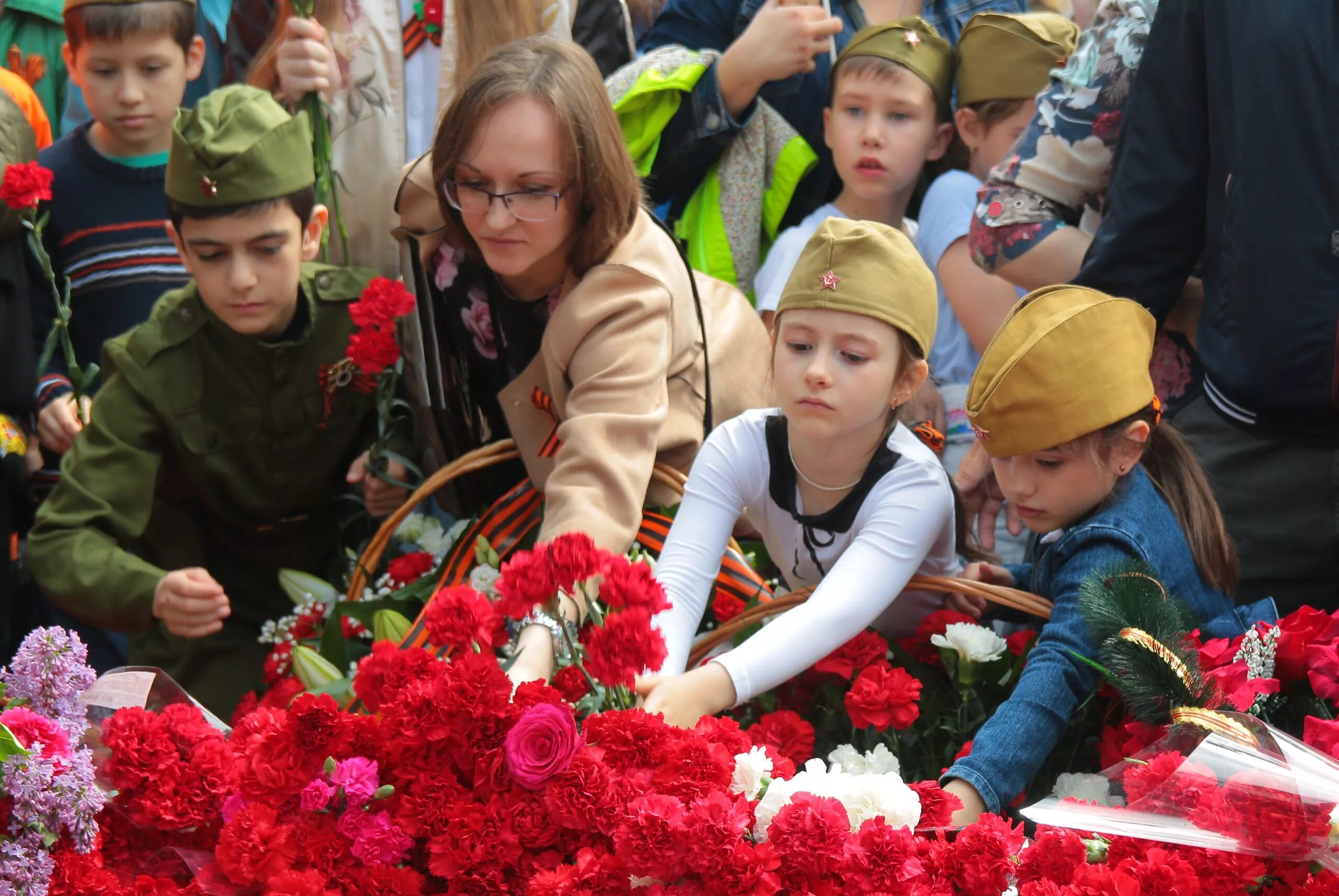 День победы подростки. День Победы для детей. День Победы в школе. 9 Мая дети. Дети в школах на 9 мая.