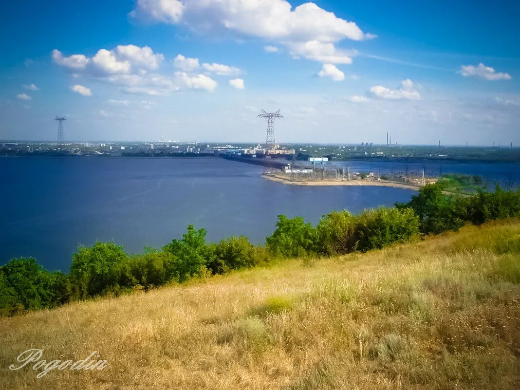 Река Волга в Балаково. Саратовское водохранилище Балаково. Саратовская ГЭС водохранилище. Река Волга в городе Балаково. Город балаково расположен на левом