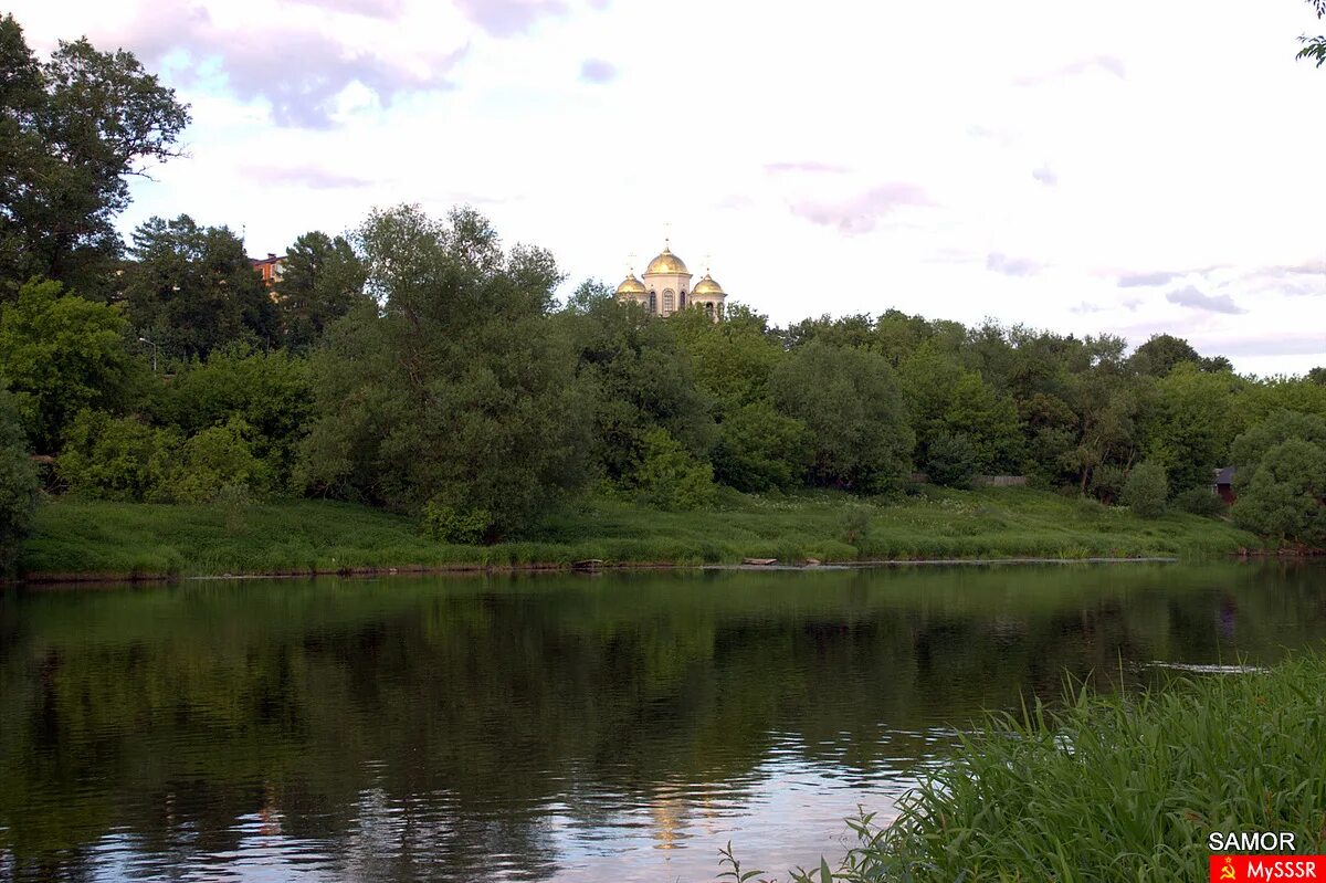 москва река под звенигородом. село васильевское мост. уровень москва реки в звенигороде. звенигород вид на москву реку. москва - река мелеет.