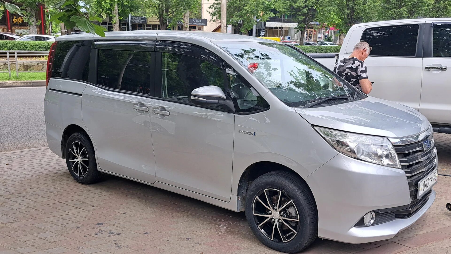 Toyota noah 3. Noah 3. Toyota noah 3. Тойота ноах гибрид 2017. Toyota noah r80.