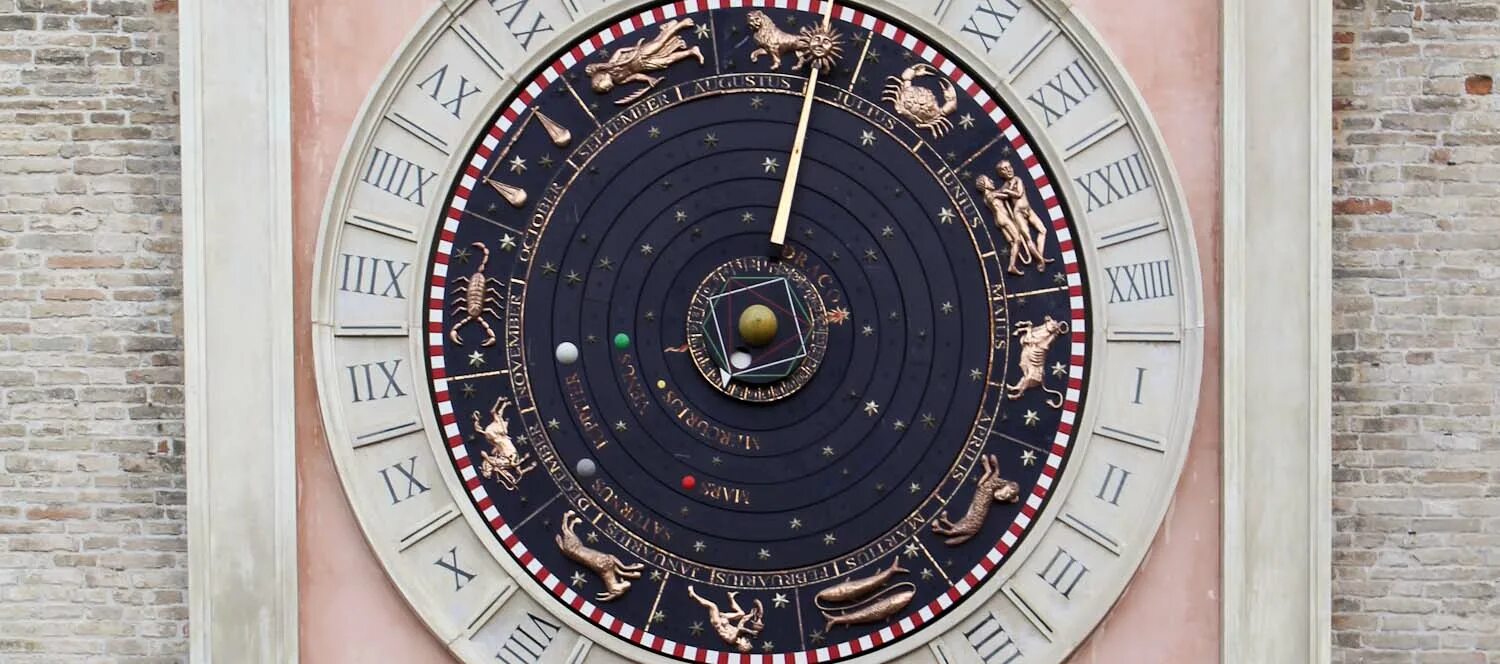 Время в италии часов. Астрономические часы Брешиа Италия. Астрономические настенные часы. Механические астрономические часы. Механические астрономические часы первые.