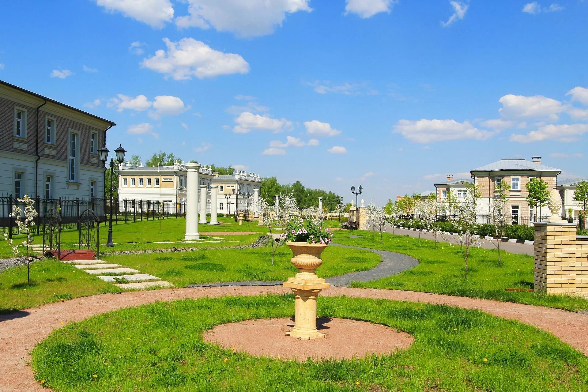 Коттеджный поселок орлово ленинский район московская область. Кп орловский. Орлово. Жк орлов таунхаусы. Жк орлово ленинский район.