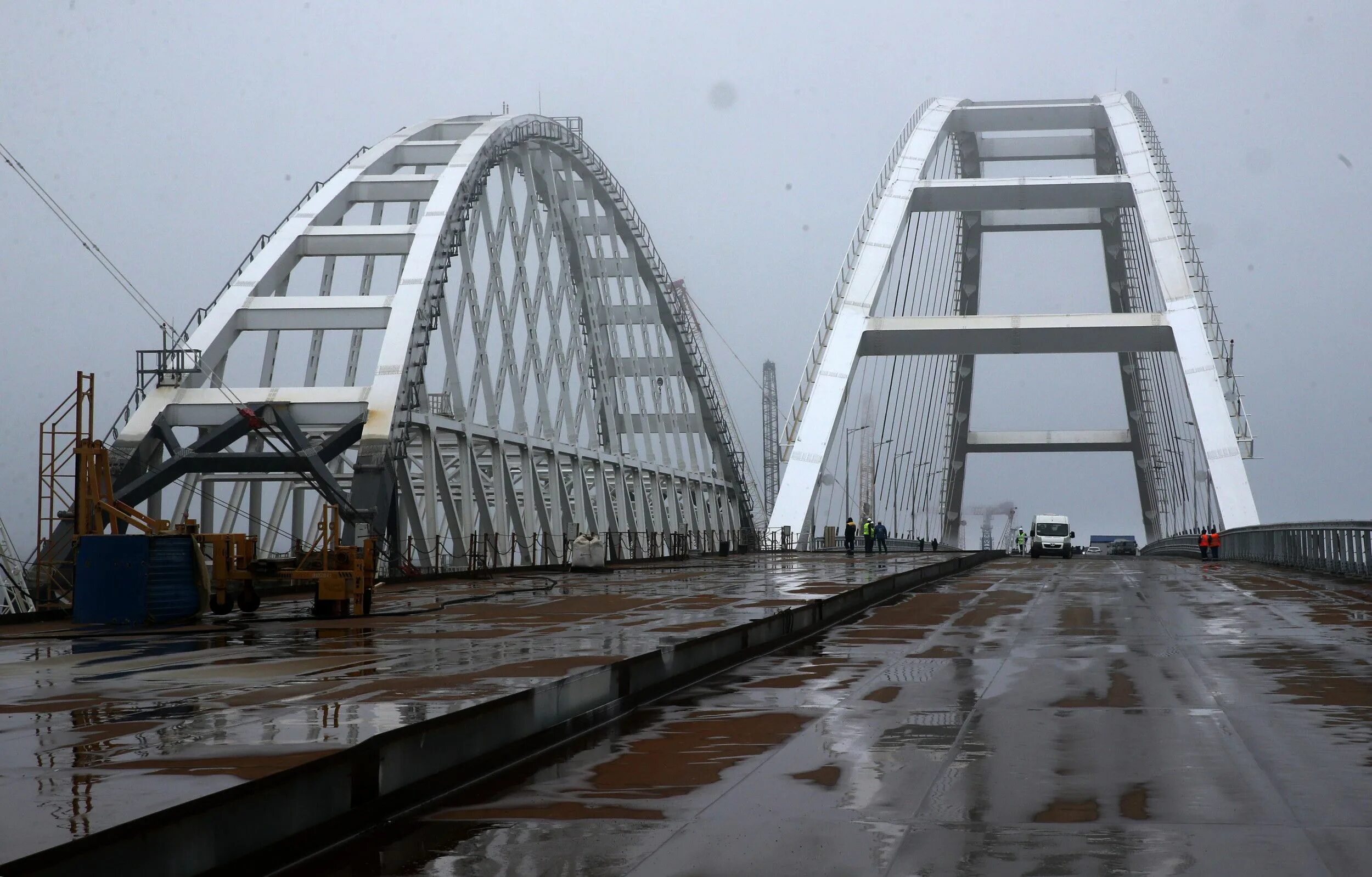 Мост там нет. Крымский мост. мосты беларусь.