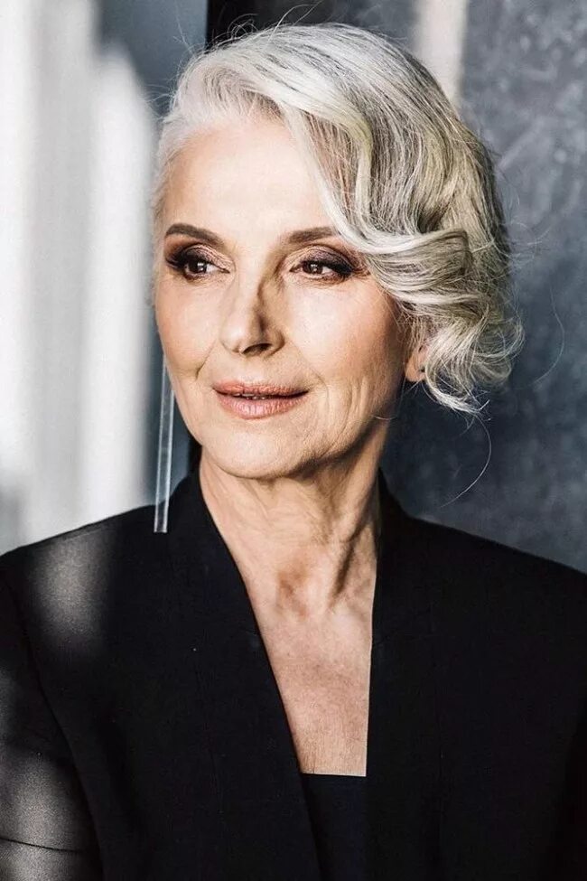 женские стрижки для пожилых женщин. 80 летняя модель кармен делль. модель кармен делль орефайс. модели элегантного возраста. красивые модели в возрасте.