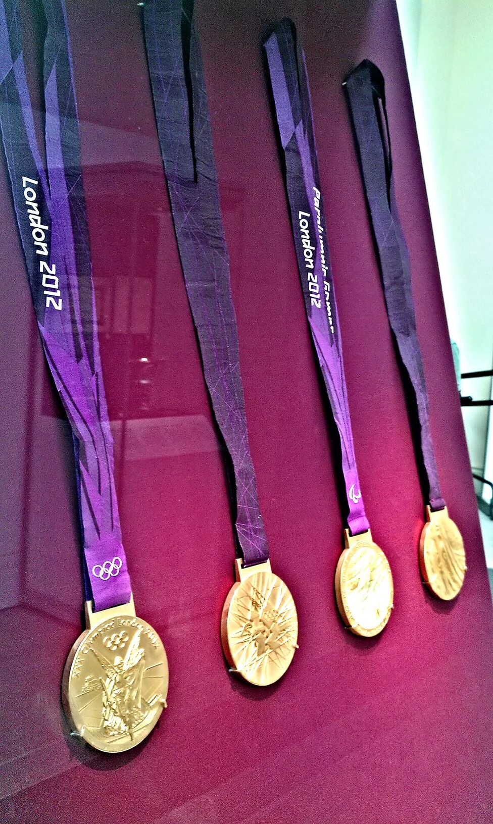 Medal 2012. Олимпийская медаль Лондон 2012. Медали олимпиады 2012 Лондон. Олимпийская медаль 2012 года. Золотые медали Олимпийских игр 2012 года.