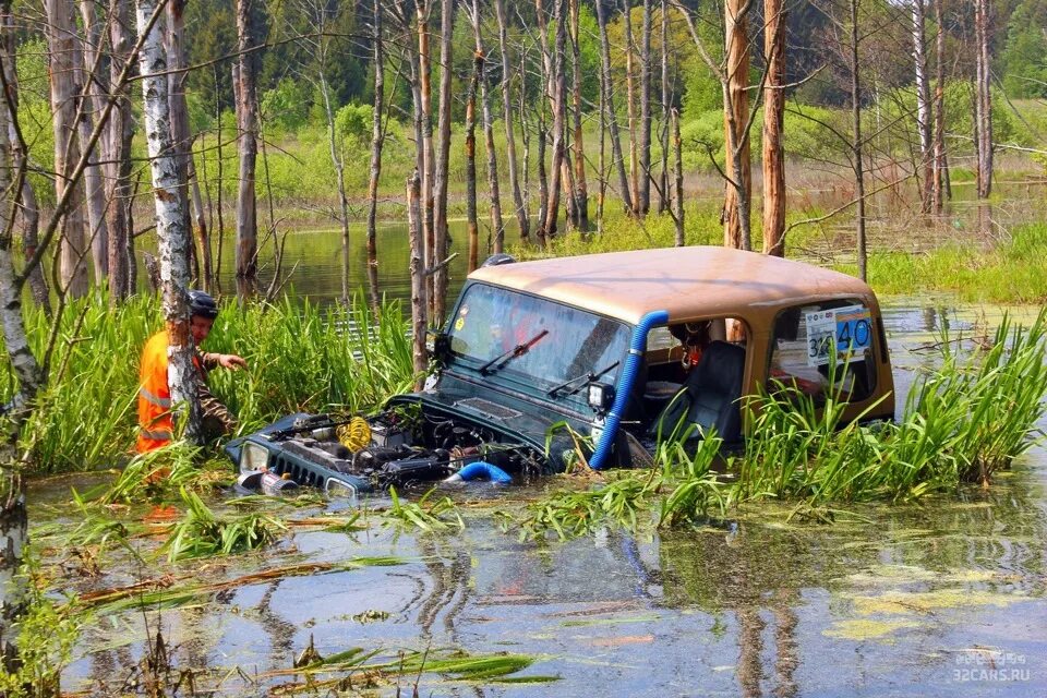 Нива 21214 офф роуд. Уаз хантер трэкол. 35 колеса в болоте уаз буханка. Jeep wrangler 4 в грязи. Бездорожье.