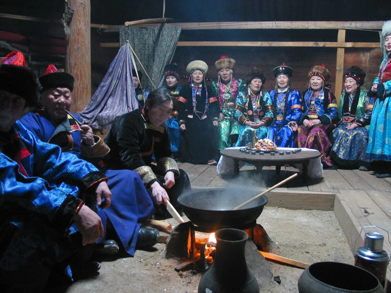 Бурятские традиции. Традиции бурят в Сагаалган. Сагаалган юрта. Сагаалган буряты в Иркутской области. Монгольское гостеприимство.