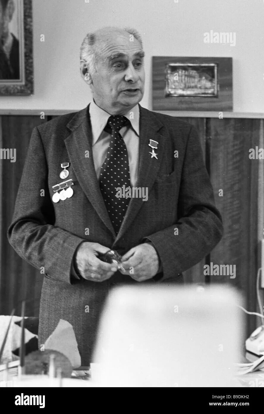 Флеров. Флёров академик. Г. Флеров г н академик. Академик флеров.
