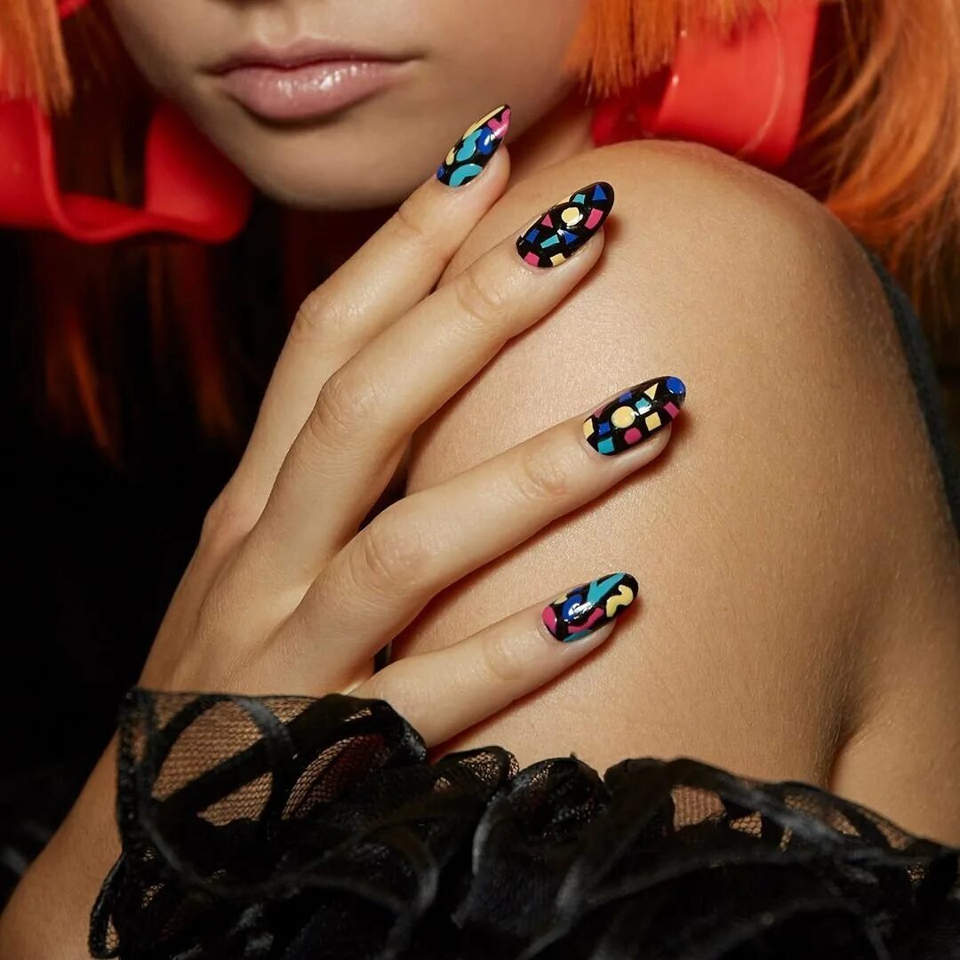 Фото тренда ногтей. Модные яркие ногти. Яркий стильный маникюр. Популярные ногти. Яркие необычные ногти.