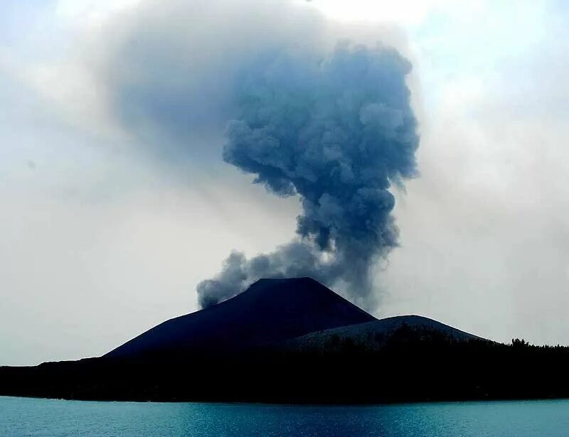 Материя вулкана кракатау. Вулкан кракатау. Вулкан кракатау катастрофа. Вулқон. Вулкан кракатау.