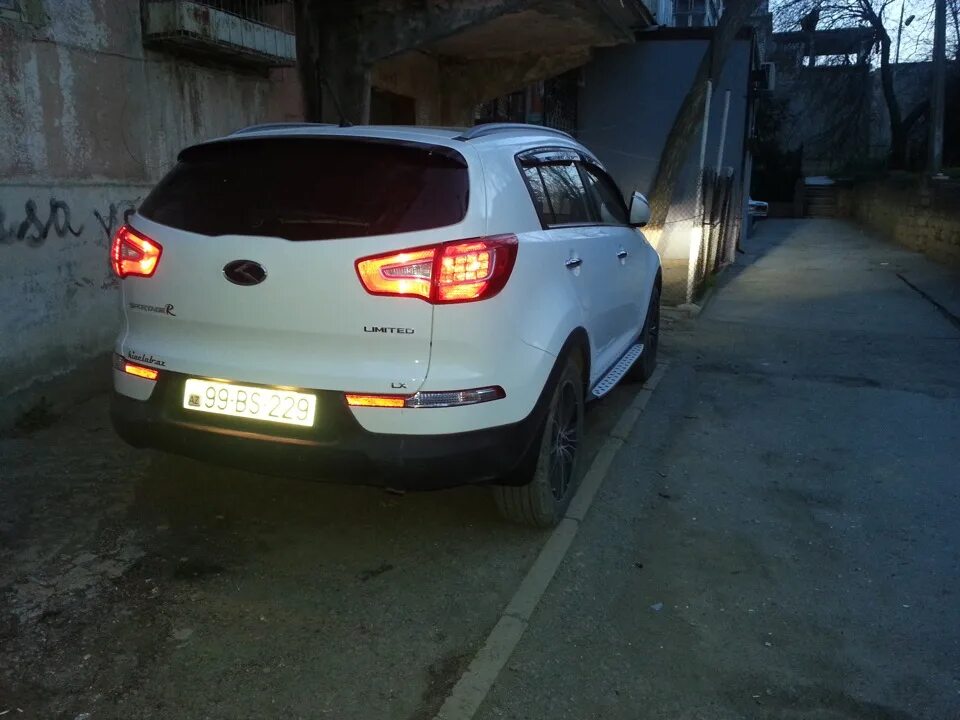 Kia Sportage 3 задние поворотники. Подсветка в задние фонари Киа Спортейдж 3. Освещение задних фонарей Киа Спортейдж 3. Задние фонари Sportage 4. Киа спортейдж поворотники