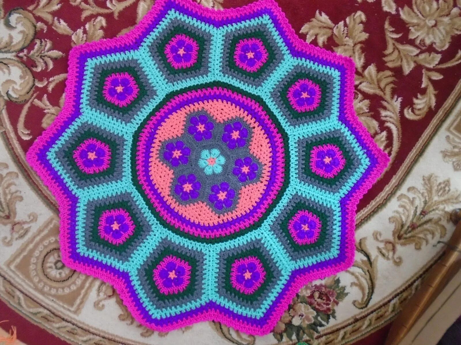 Японский коврик. Вязание ковриков видео уроки. Круглый коврик из тряпок. Вязаные коврики крючком. Вязаные круглые коврики крючком для начинающих.